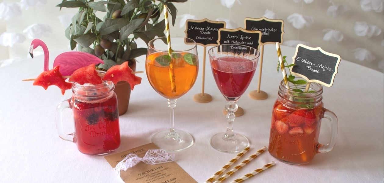 Auch Longdrinks oder Cocktails können zum Sektempfang zur Hochzeit gereicht werden