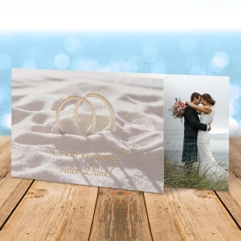 Danksagung Hochzeit Ringe im Sand