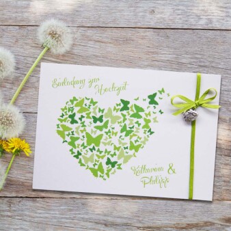 Hochzeitseinladung "Herziger Schmetterling" grün