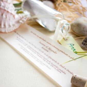 Eine originelle Einladungskarte zur Hochzeit: Die Flaschenpost