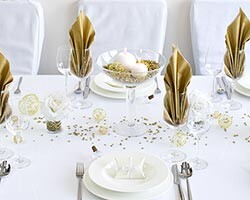 Stilvolle Tischdeko für die Goldene Hochzeit