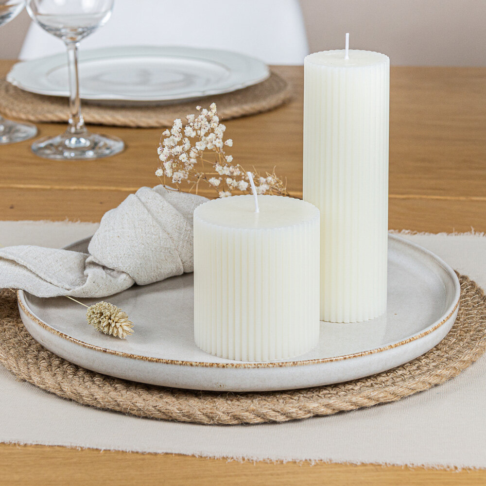 Stumpenkerze mit Rillen creme 15 cm