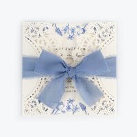 Hochzeitseinladung mit Band + Spitze "Bridgerton Style Blue Flowers"