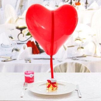 Romantische Heißluftballons für die Hochzeitsdeko